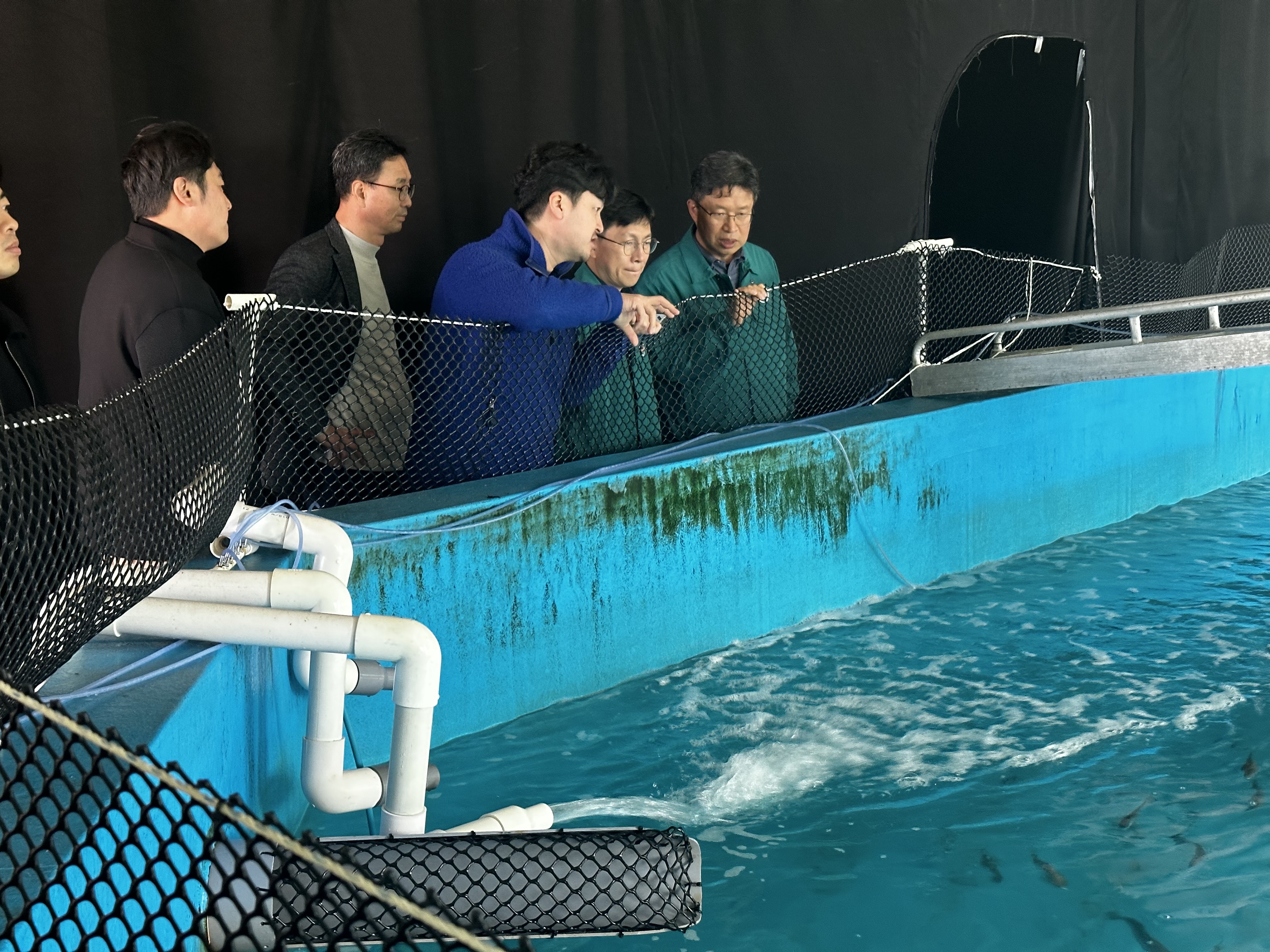 President Choi, Making His First Inspection on Subtropical Fisheries Research Institute in Jeju Island 배경